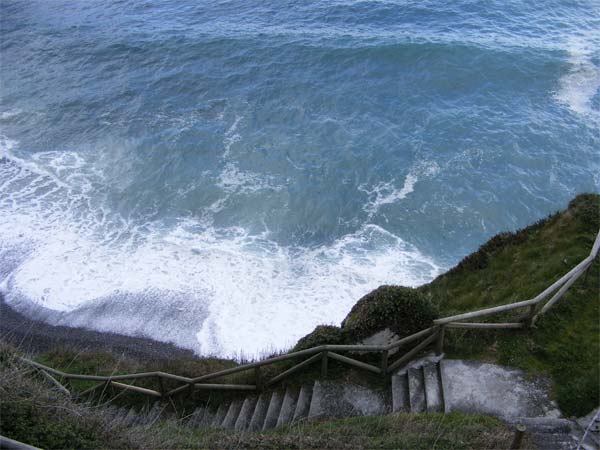 Escaleras de bajada a la Playa de Cambaredo